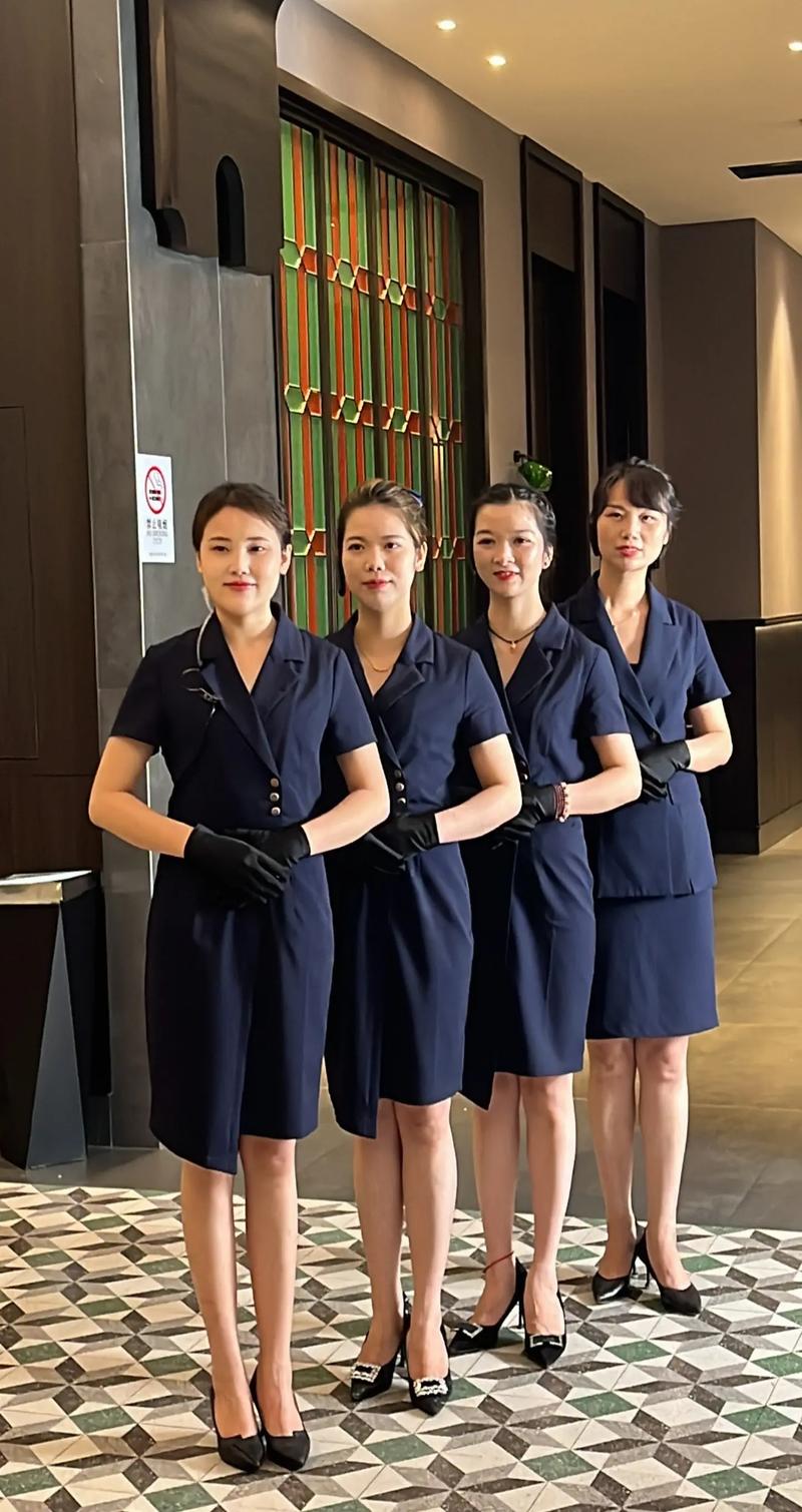 餐飲團(tuán)隊(duì)禮儀服務(wù) 一群人一條心，堅(jiān)持走好餐飲路